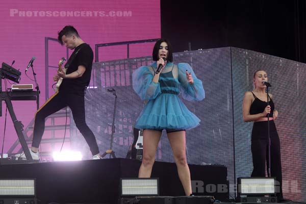 DUA LIPA - 2018-07-22 - PARIS - Hippodrome de Longchamp - Main Stage 2 - 